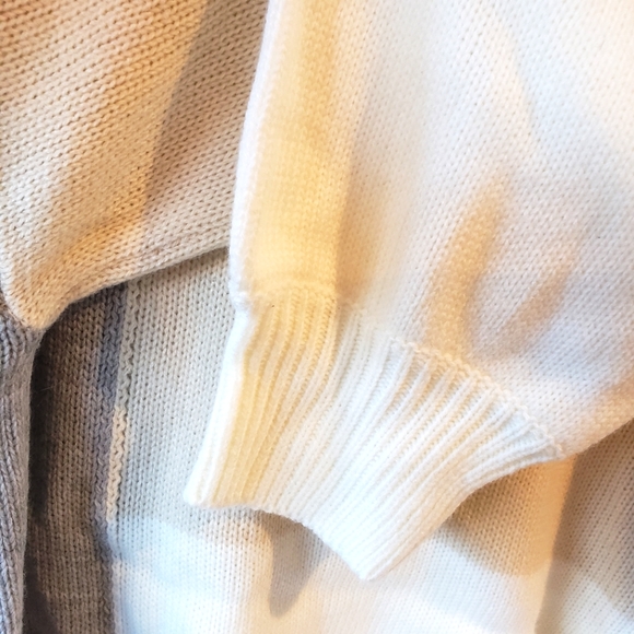 BNWT Loose Fitting Crew Neck Sweater sz S/M - Picture 2 of 5